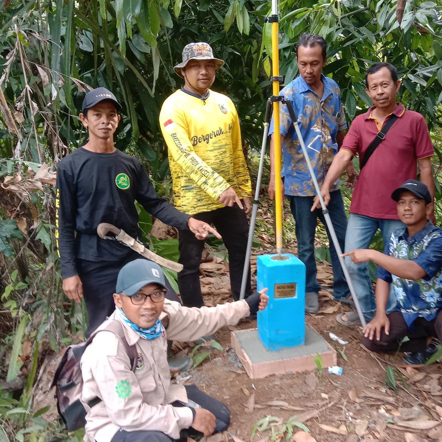 Pemasangan Pilar Batas Desa Mangkalawat